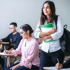 Jak ubrać się na studia, by czuć się komfortowo i stylowo?