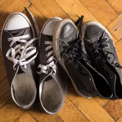 Skuteczne sposoby na przepocone buty – pozbądź się nieprzyjemnego zapachu