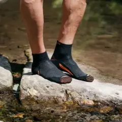 Jakie skarpetki na potliwość - uniknij nieprzyjemnego zapachu i dyskomfortu