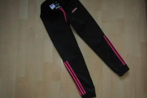 Dres Adidas rozmiar 140 - najlepsze modele i atrakcyjne ceny