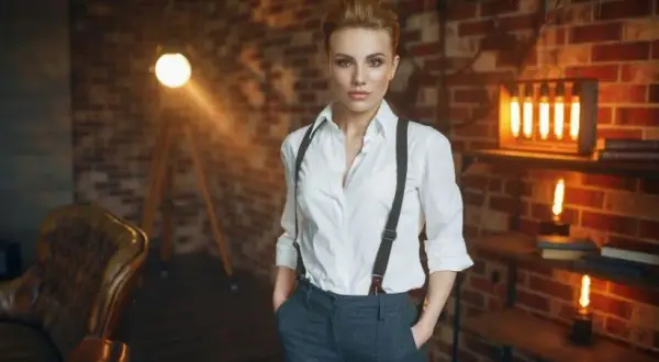 Stylizacje damskie z szelkami, które sprawią, że wyróżnisz się w tłumie