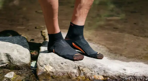 Jakie skarpetki na potliwość - uniknij nieprzyjemnego zapachu i dyskomfortu