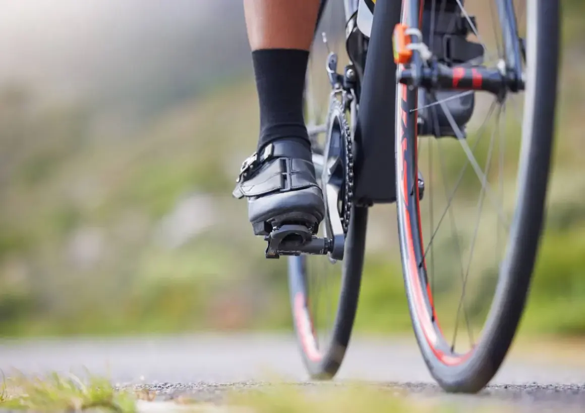 Jakie buty na rower crossowy zapewnią komfort i wytrzymałość?
