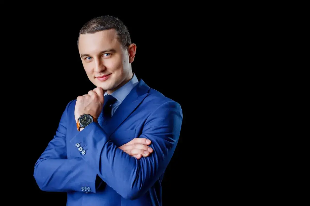 Zdjęcie Jak się ubrać do zdjęcia do CV, aby wyglądać profesjonalnie?